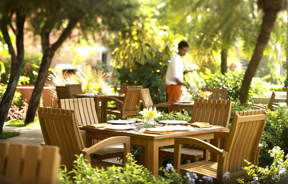 Taj Cidade De Goa Heritage, Goa Santa Cruz Bagian luar foto Outdoor dining at the Four Seasons Hotel