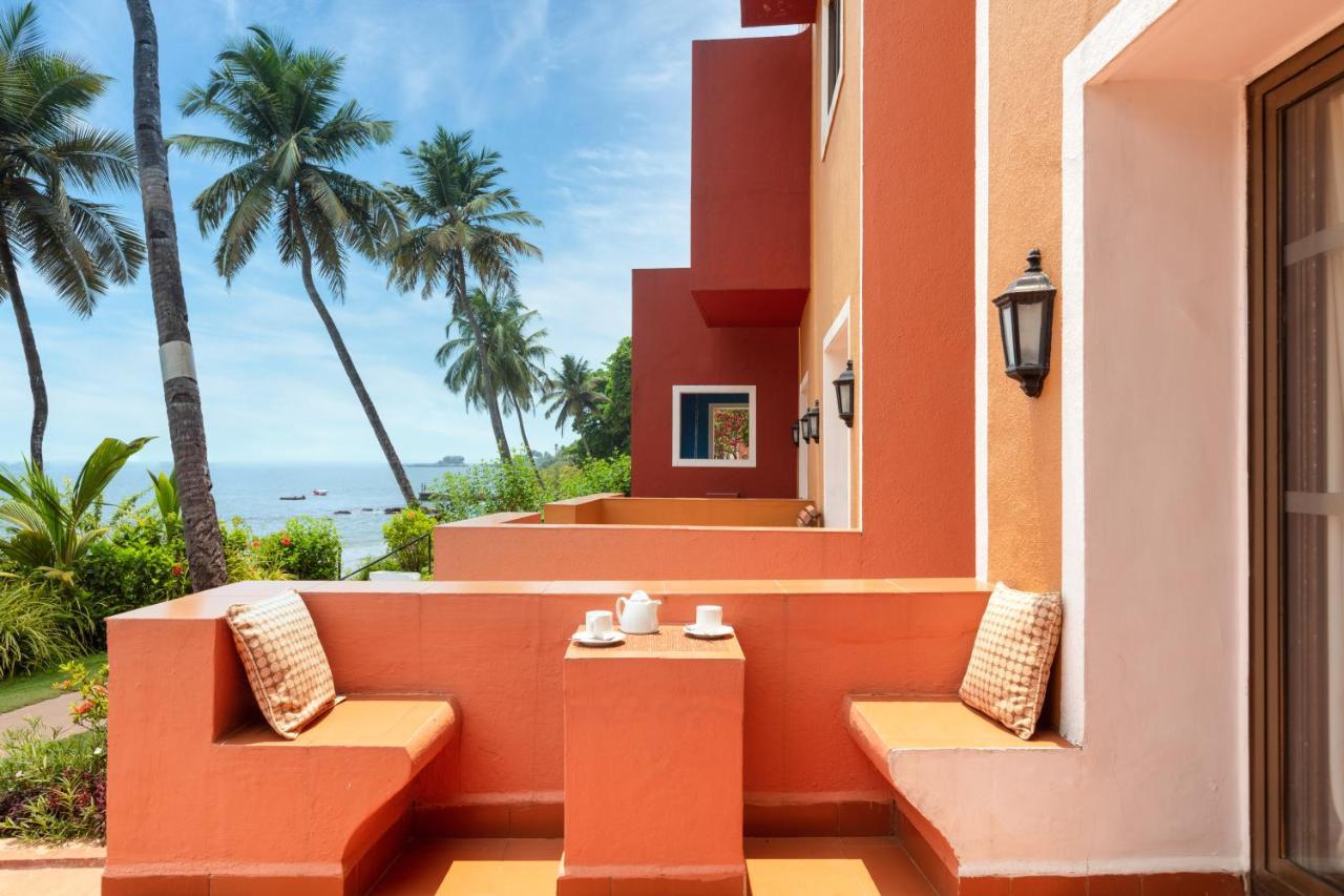 Taj Cidade De Goa Heritage, Goa Santa Cruz Bagian luar foto A view of the beach from the hotel