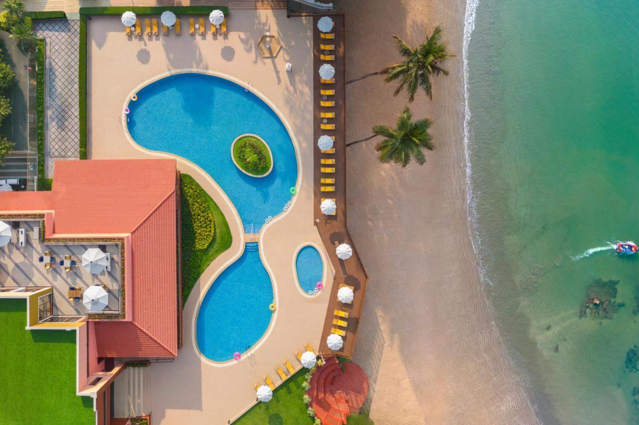 Taj Cidade De Goa Heritage, Goa Santa Cruz Bagian luar foto Aerial view of the pool at the Sheraton Jumeirah Hotel