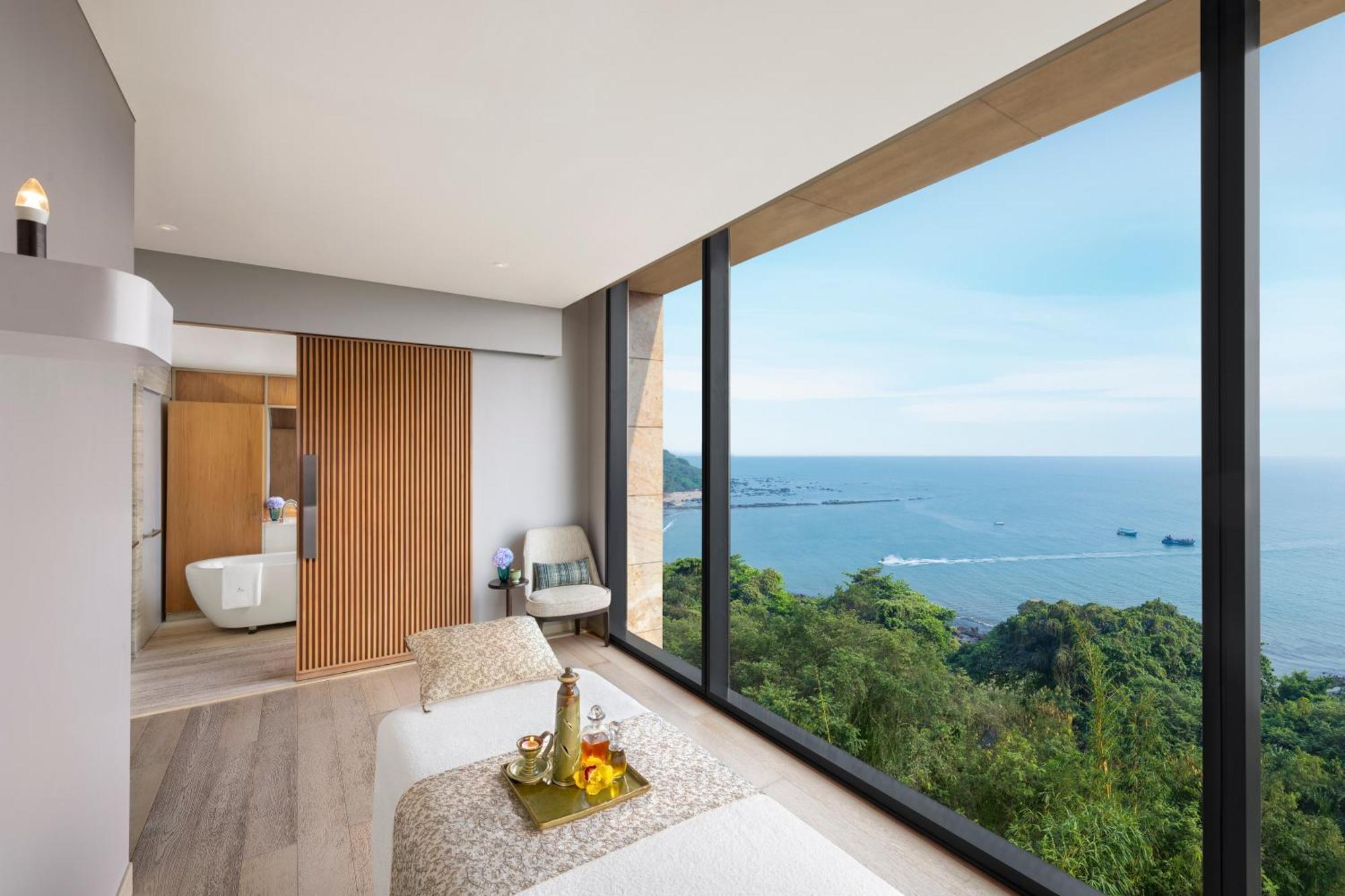 Taj Cidade De Goa Heritage, Goa Santa Cruz Bagian luar foto The view from the bathroom of a suite at The Cape