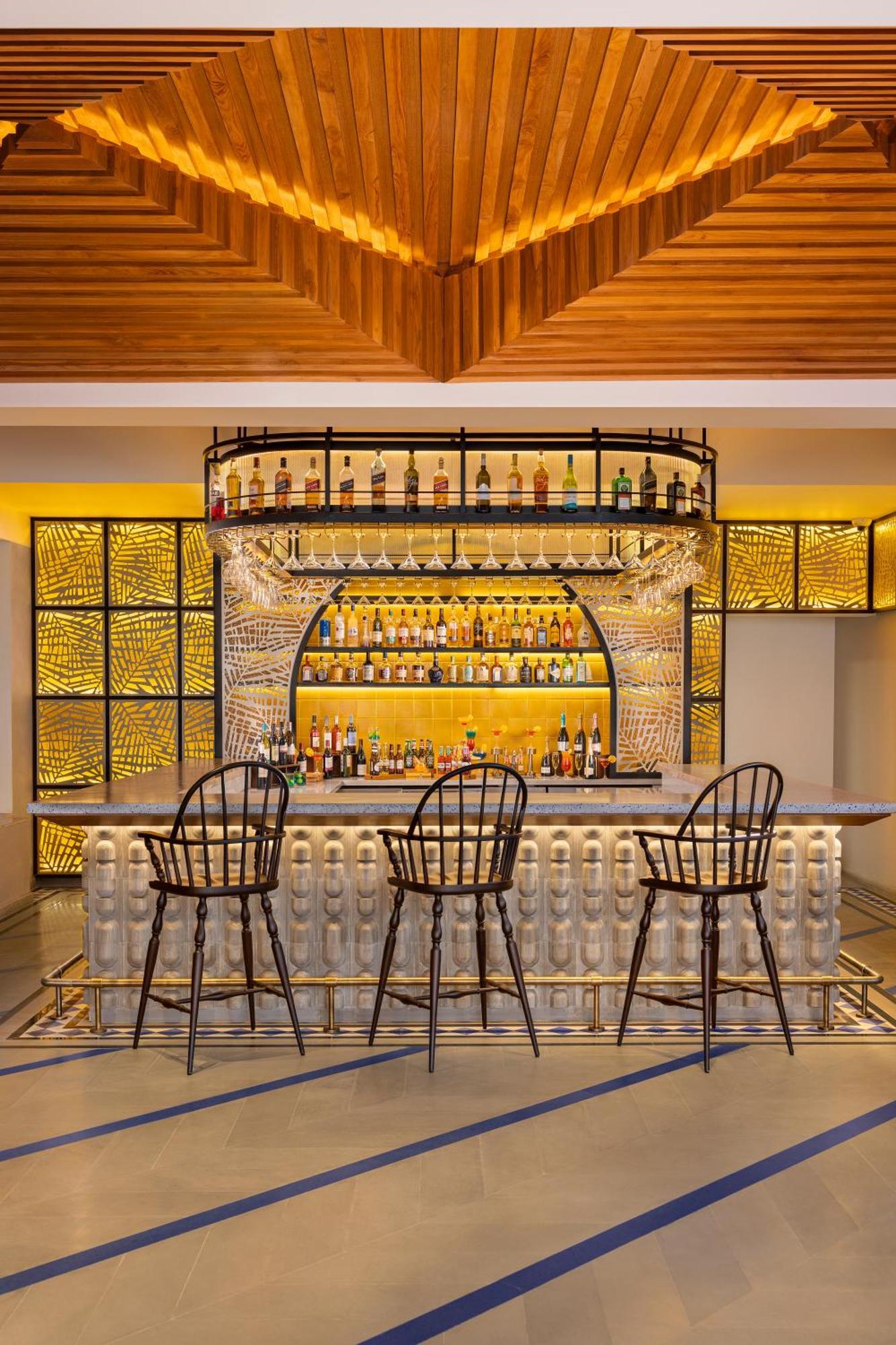 Taj Cidade De Goa Heritage, Goa Santa Cruz Bagian luar foto The bar at the hotel